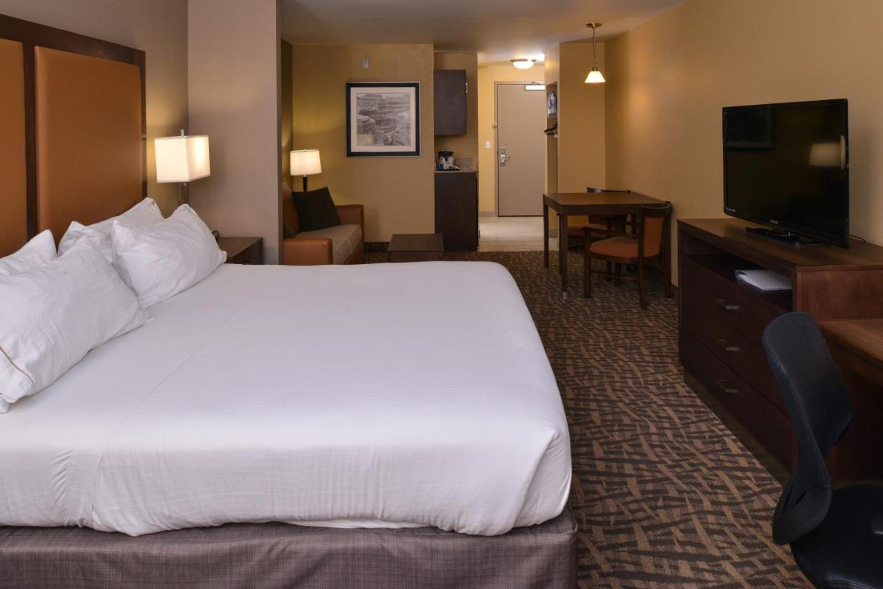 King Suite at Holiday Inn Express & Suites Page - Lake Powell Area by IHG