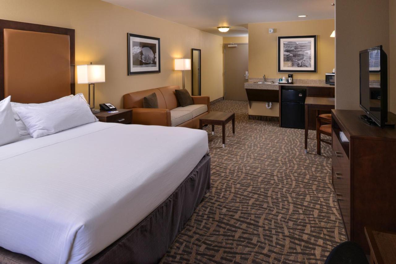 King Suite at Holiday Inn Express & Suites Page - Lake Powell Area by IHG