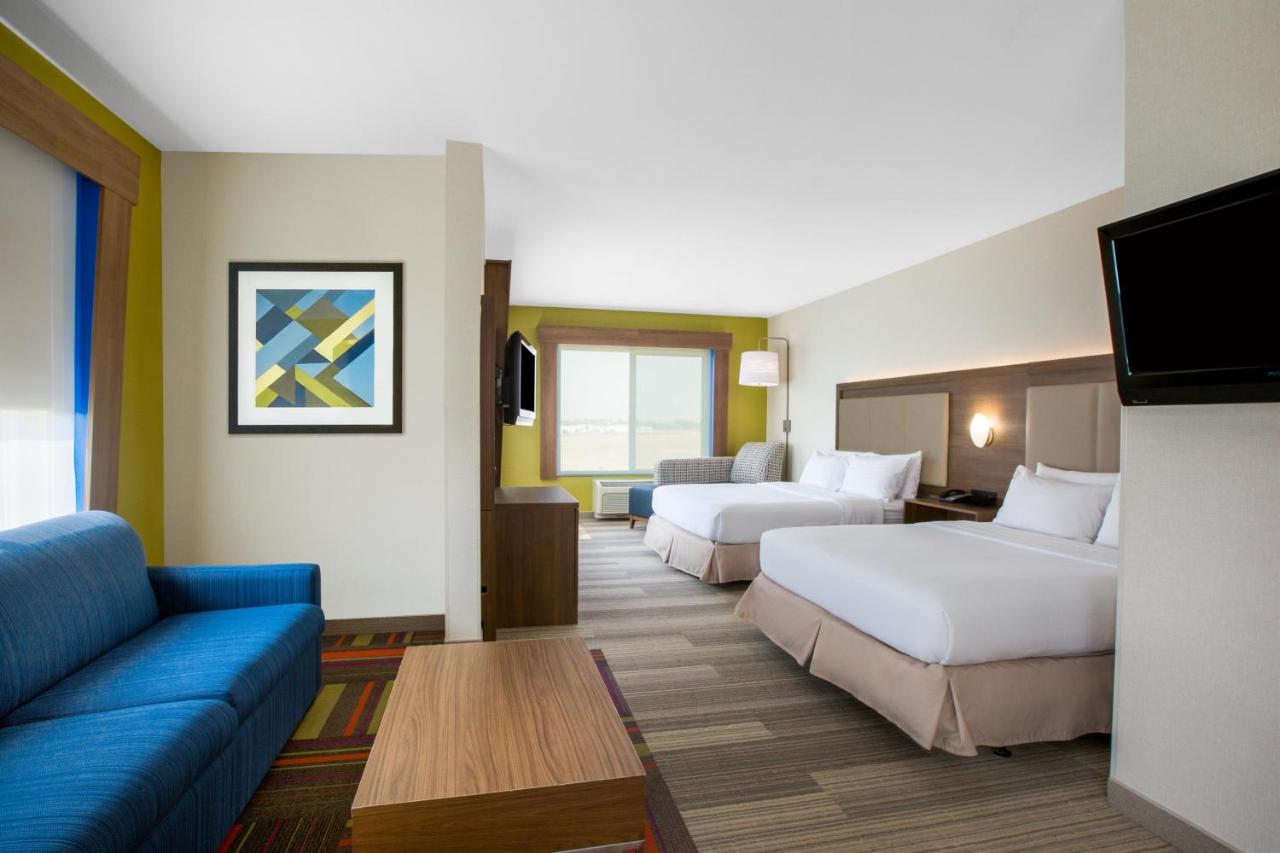 Executive Queen Suite at Holiday Inn Express & Suites Ontario by IHG