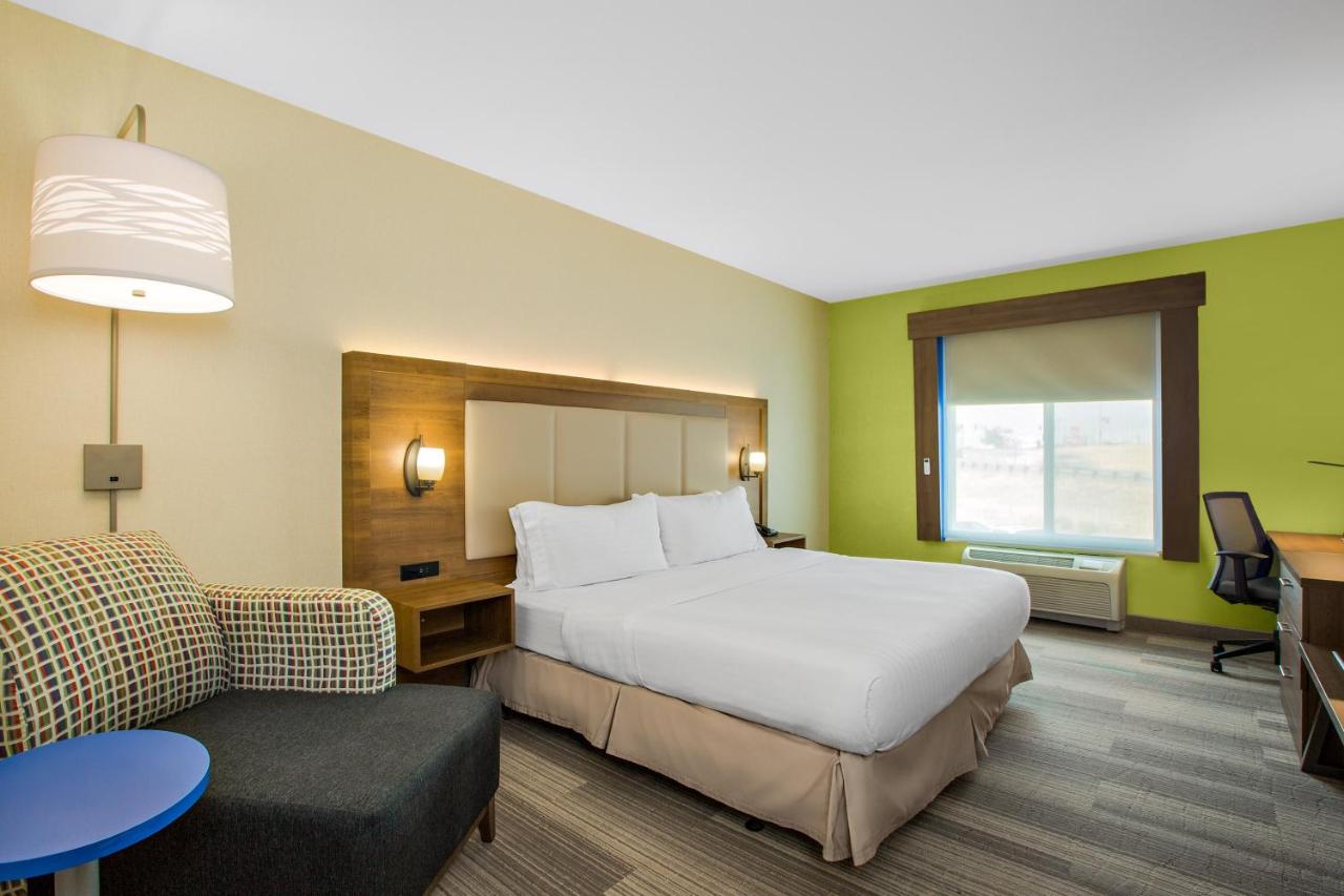 King Room with Bath Tub - Disability Access/Non-Smoking at Holiday Inn Express & Suites Ontario by IHG