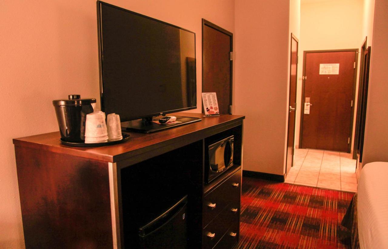 Leisure King Room - Non-Smoking at Holiday Inn Express & Suites Cumberland - La Vale by IHG