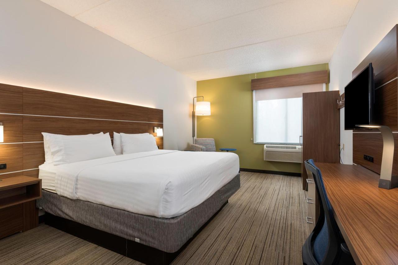 Executive King Room at Holiday Inn Express Charlotte Belmont Airport, an IHG Hotel