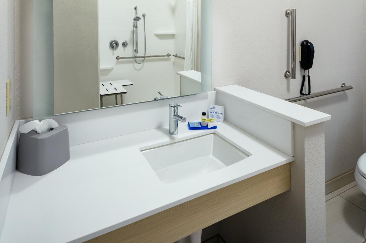 King Room - Mobility Access/Roll in Shower - Non-Smoking at Holiday Inn Express & Suites Medford by IHG