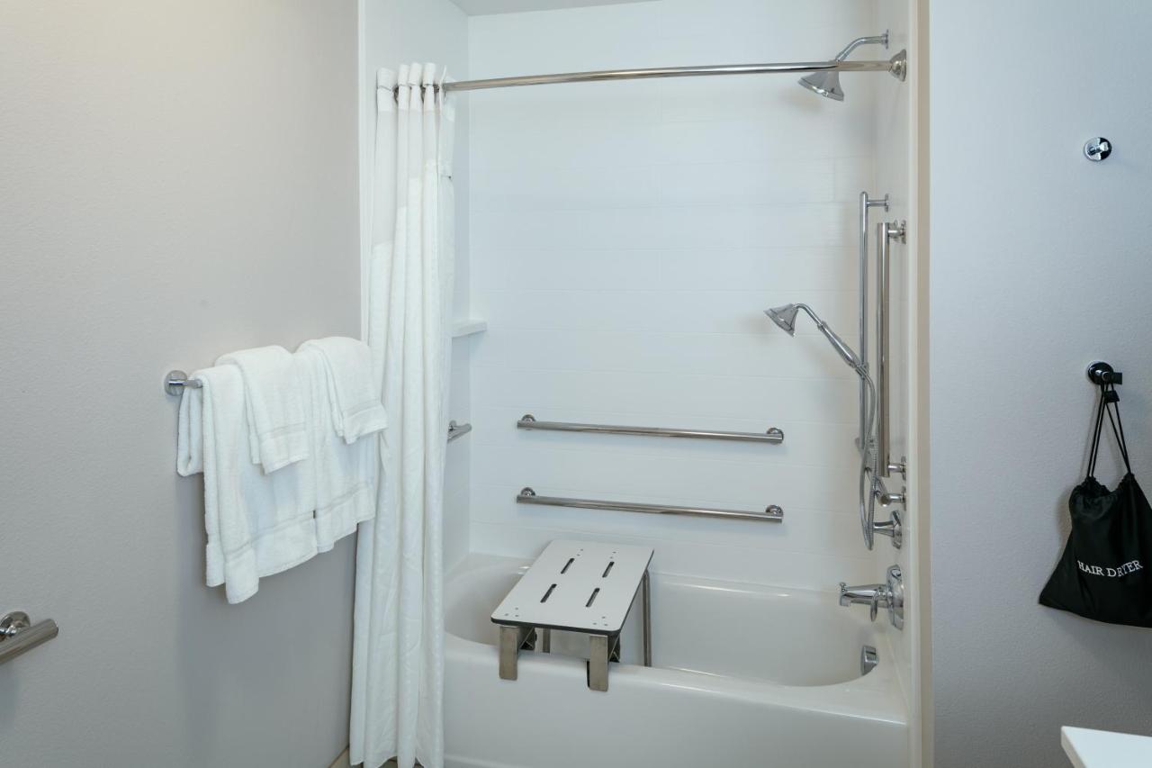 King Room - Mobility Access Tub - Non-Smoking at Holiday Inn Express & Suites Medford by IHG