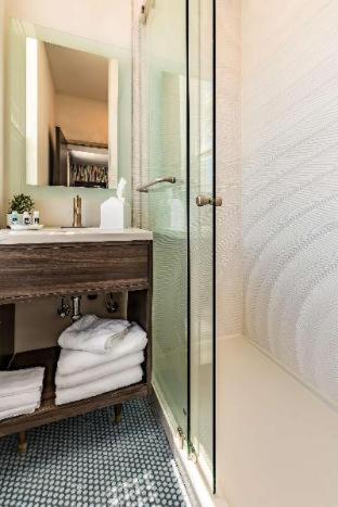 Room #382551811 at Signature San Francisco
