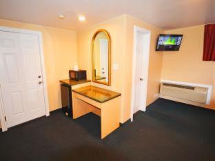 Room #42581905 at Holiday Inn Express Glenwood Springs by IHG
