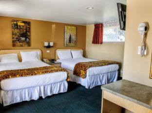 Room #42581906 at Holiday Inn Express Glenwood Springs by IHG