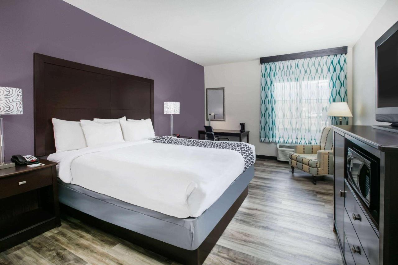 Deluxe King Room - Non-Smoking at La Quinta Inn & Suites by Wyndham DFW Airport West - Euless
