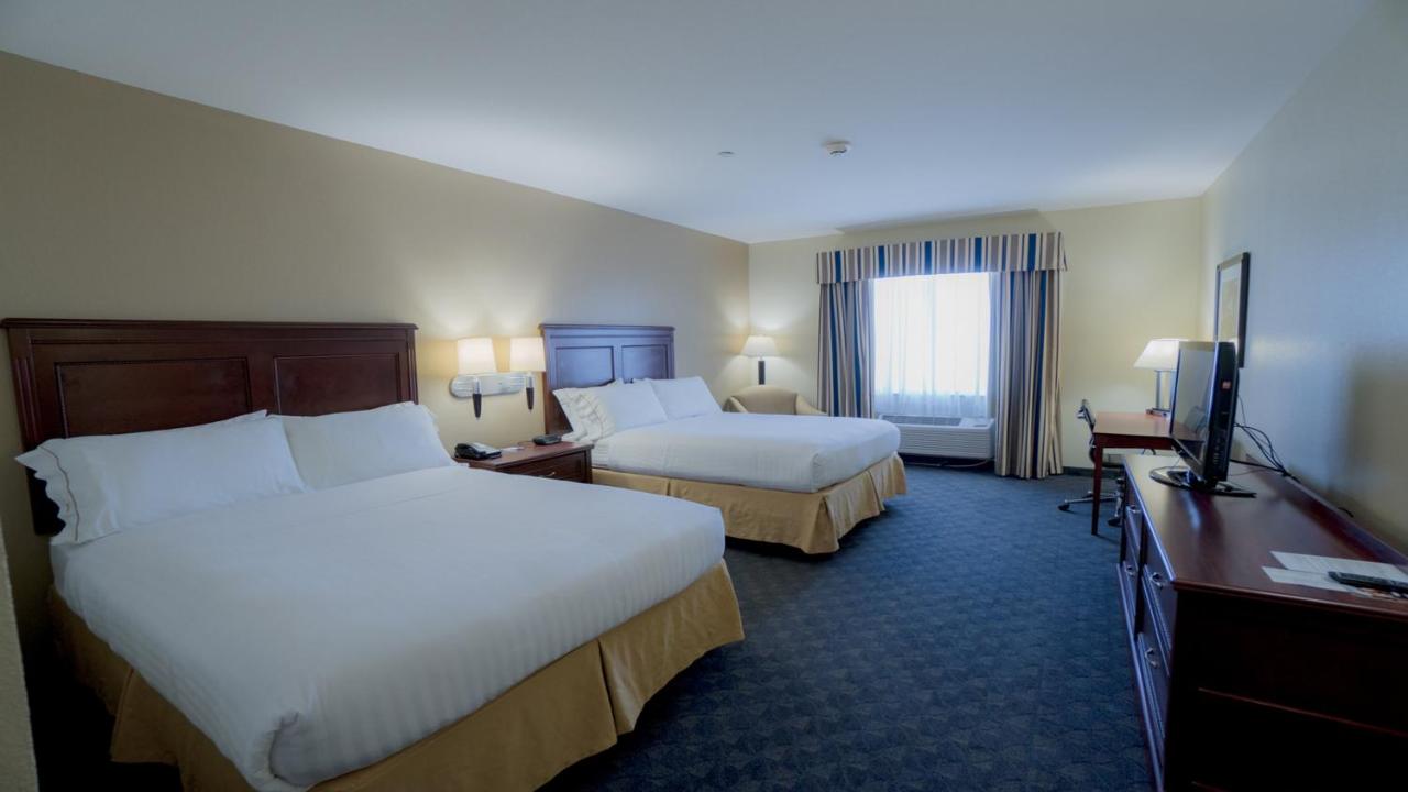 Queen Room with Two Queen Beds at Holiday Inn Express & Suites Pampa by IHG
