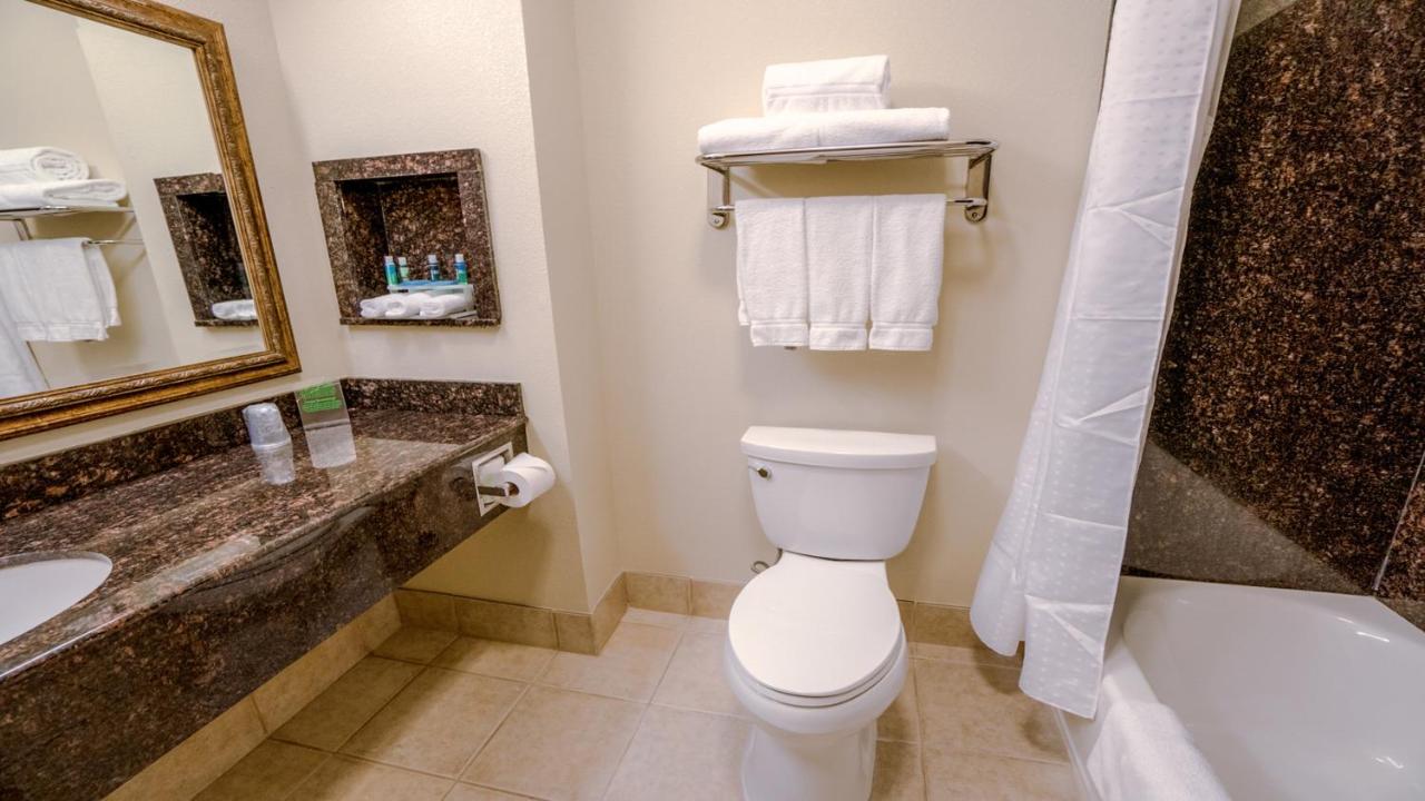 King Suite at Holiday Inn Express & Suites Pampa by IHG