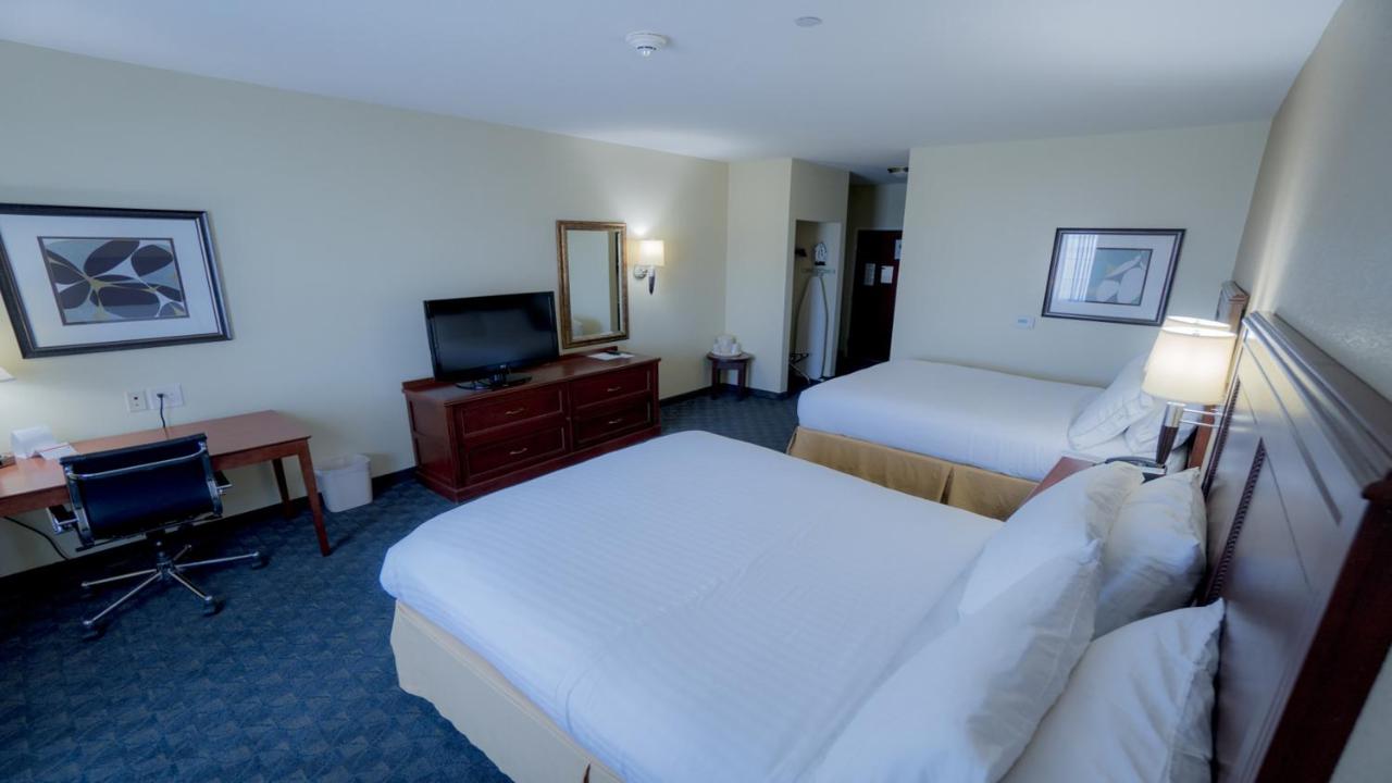 Queen Room with Two Queen Beds at Holiday Inn Express & Suites Pampa by IHG