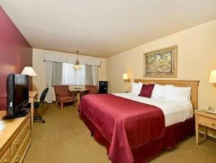 Queen Suite with Two Queen Beds - Non-Smoking at Best Western Plus Caldwell Inn & Suites