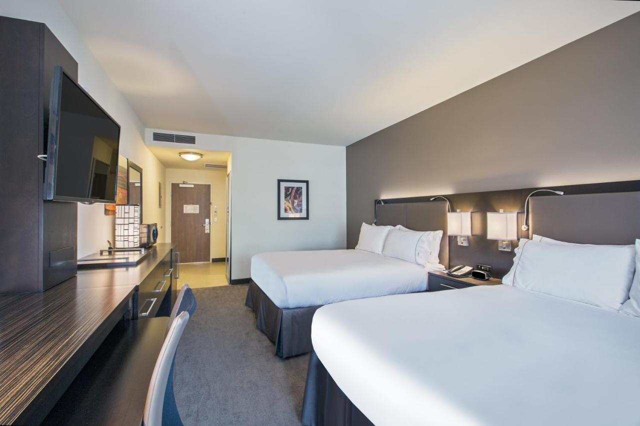 Room with Two Beds - Hearing Accessible - Non-Smoking at Holiday Inn Express Hotel & Suites Kailua-Kona by IHG