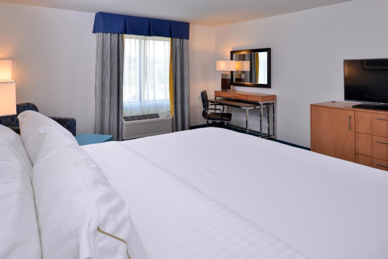King Room at Holiday Inn Express & Suites West Ocean City by IHG