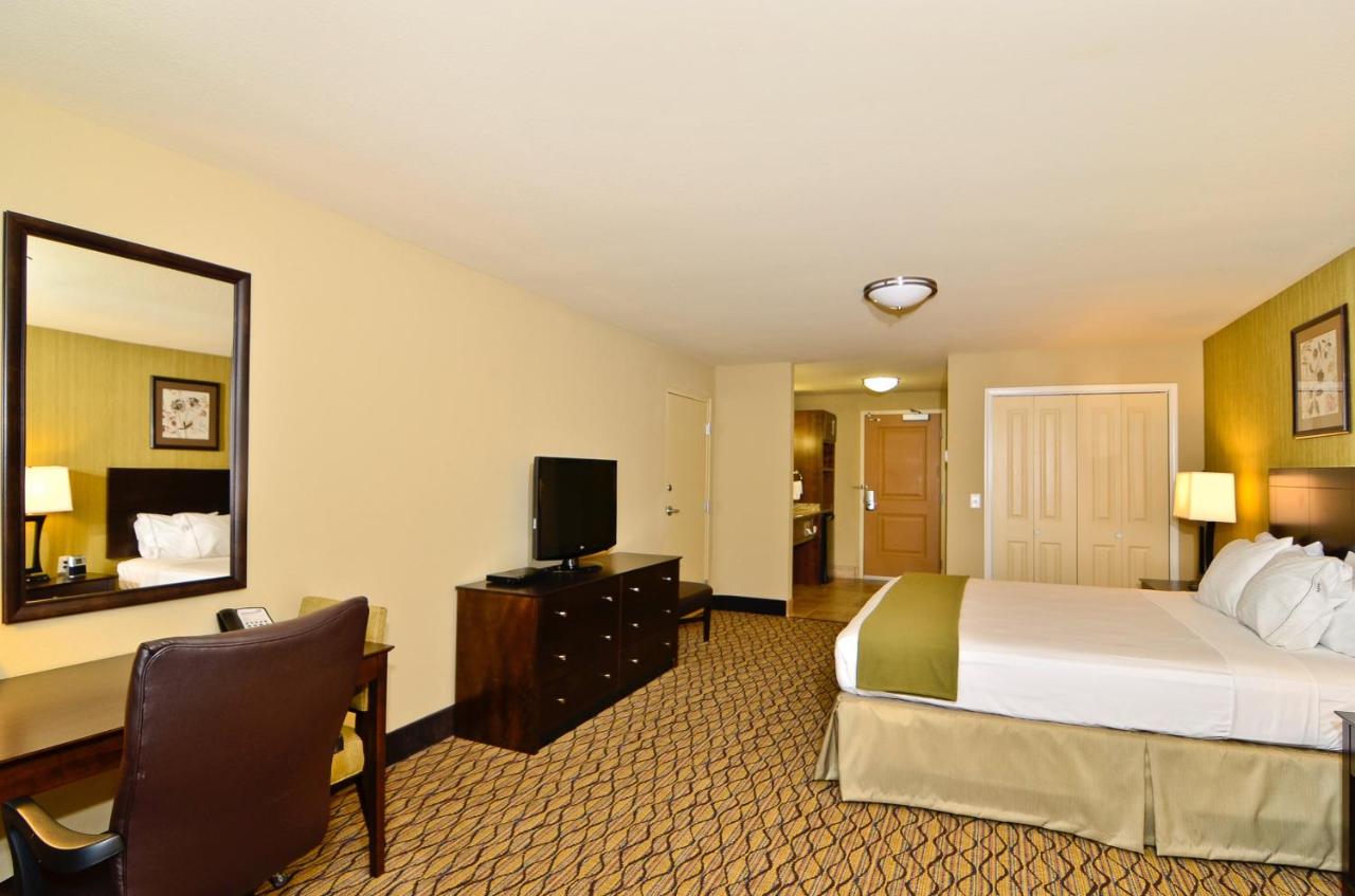 King Room - Non-Smoking at Holiday Inn Express and Suites Williston by IHG