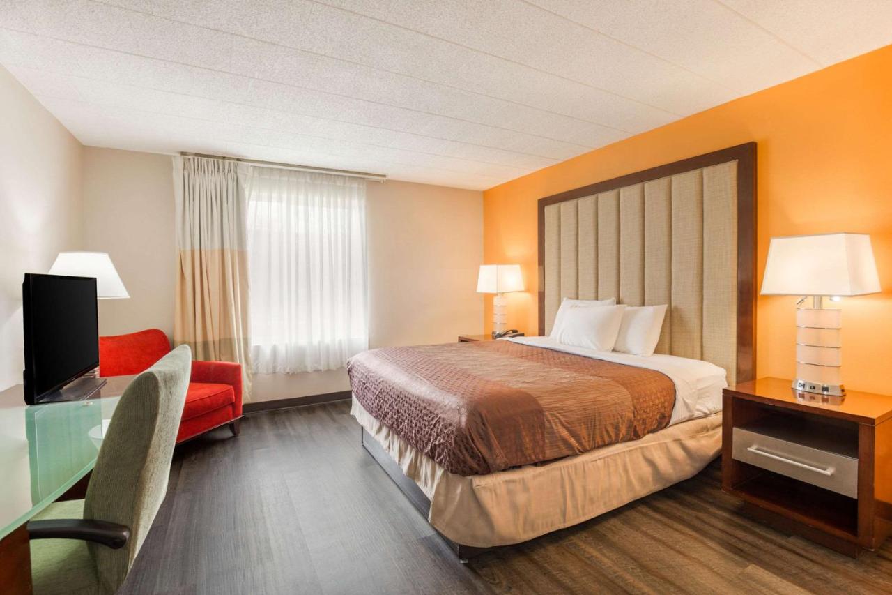 King Room - Non-Smoking at Rodeway Inn & Suites Stroudsburg - Poconos