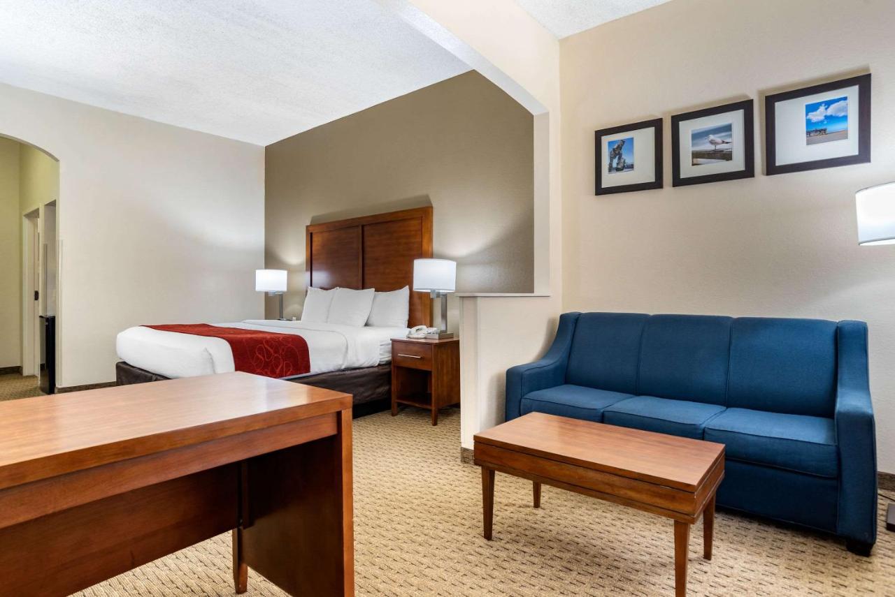 King Suite at Comfort Suites Jacksonville Airport