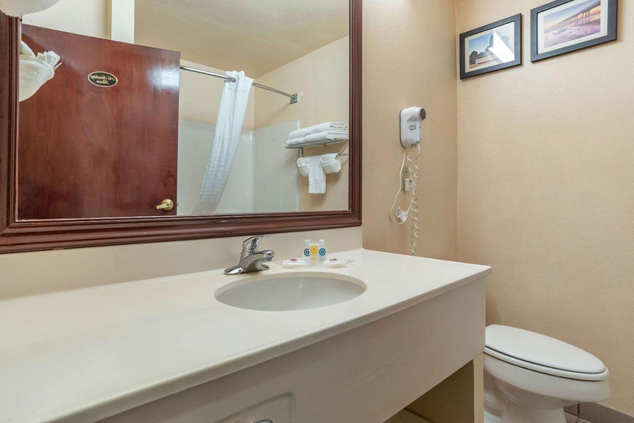 King Suite at Comfort Suites Jacksonville Airport