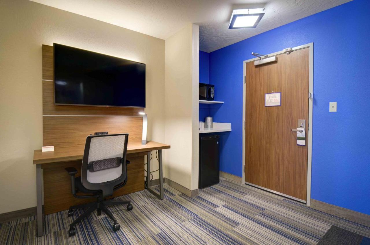 Executive King Suite - Non-Smoking at Holiday Inn Express & Suites - North Platte by IHG
