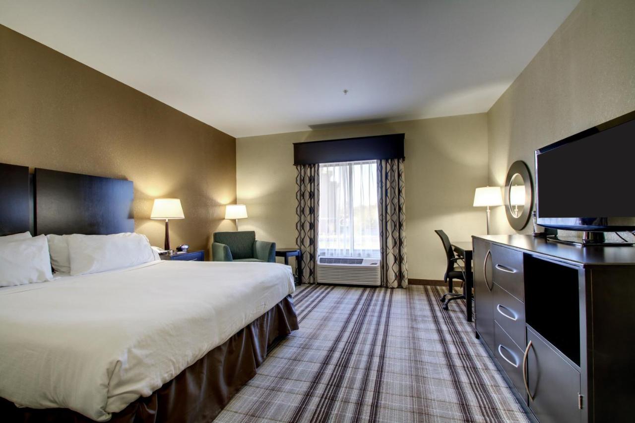 King Leisure Room - Non-Smoking at Holiday Inn Express Hotel & Suites Natchez South by IHG