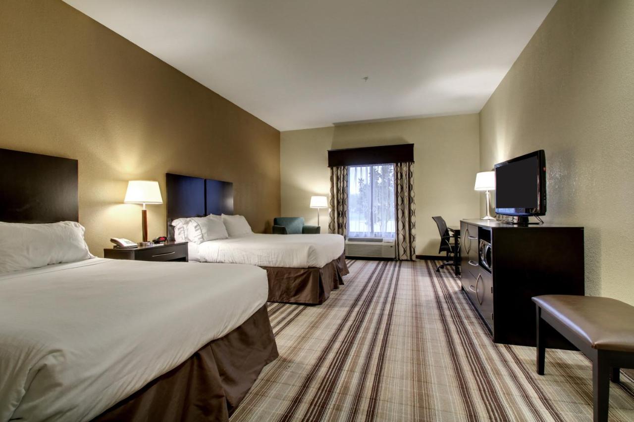 Queen Room with Two Queen Beds at Holiday Inn Express Hotel & Suites Natchez South by IHG