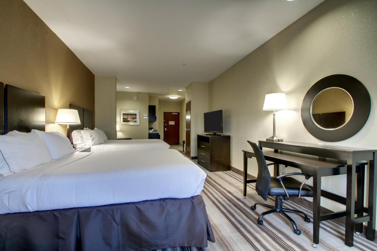Suite - Hearing Accessible - Non-Smoking at Holiday Inn Express Hotel & Suites Natchez South by IHG