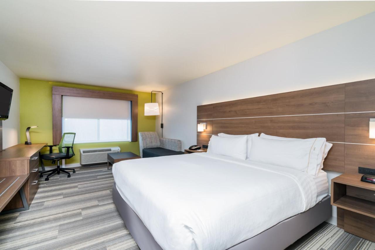 King Room at Holiday Inn Express Hotel & Suites Rocky Mount by IHG