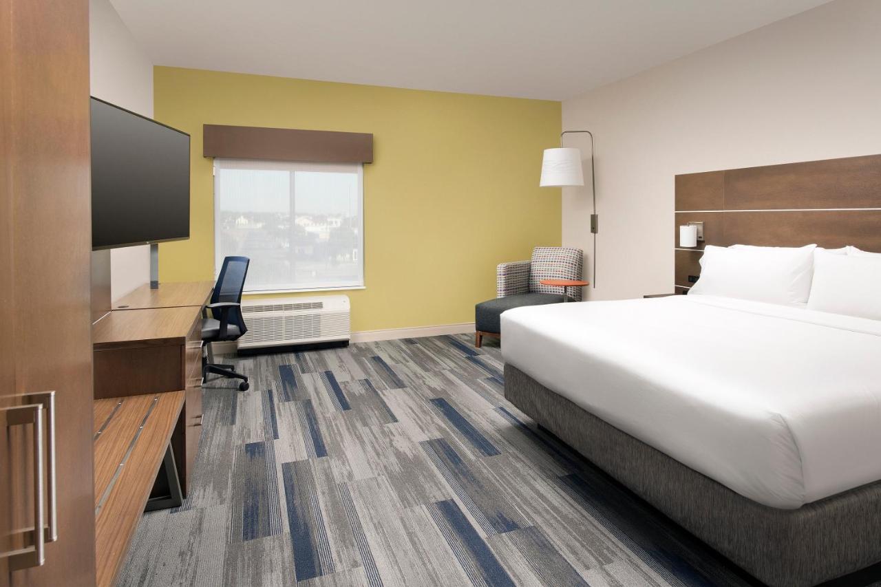 King Room - Hearing Accessible - Roll-in Shower at Holiday Inn Express & Suites San Antonio North - Windcrest by IHG