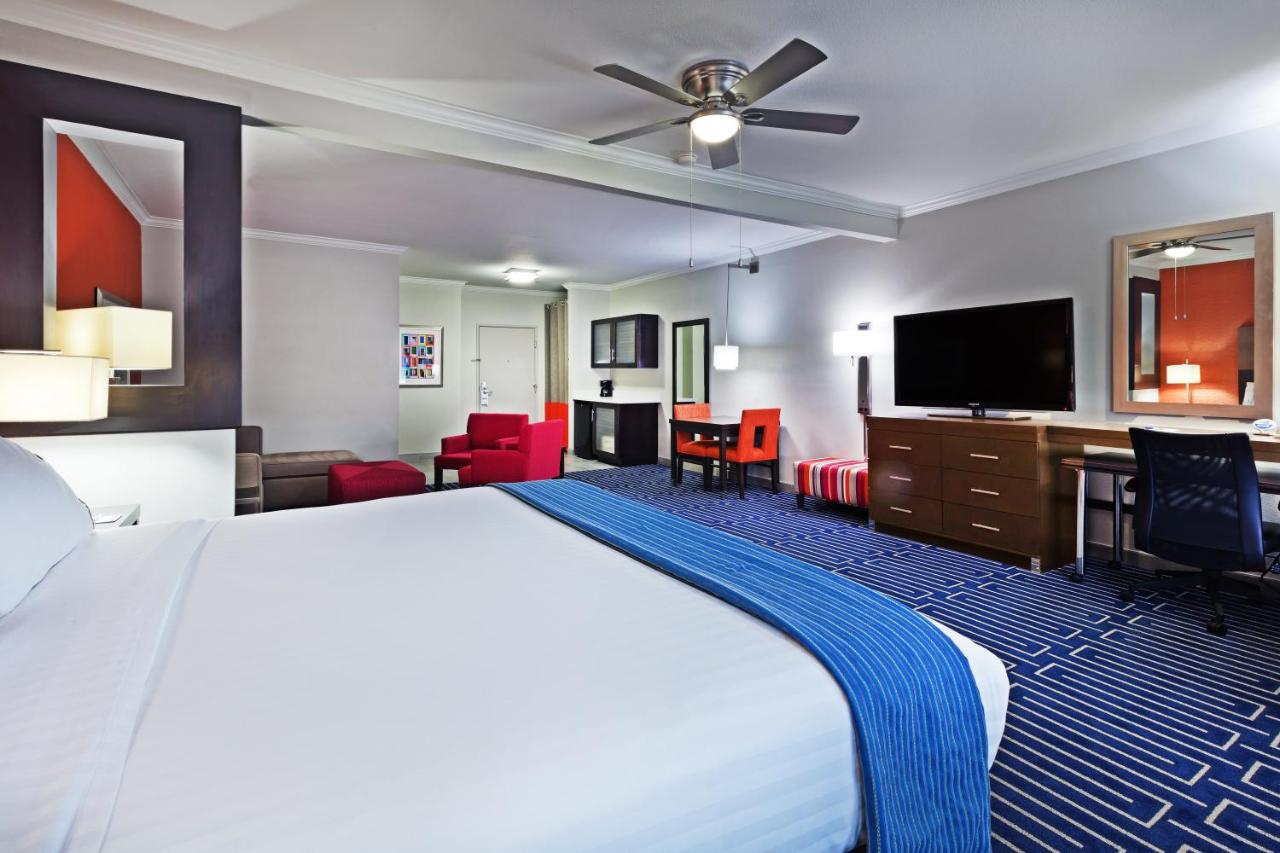 Executive King Suite at Holiday Inn Express & Suites Houston East, by IHG