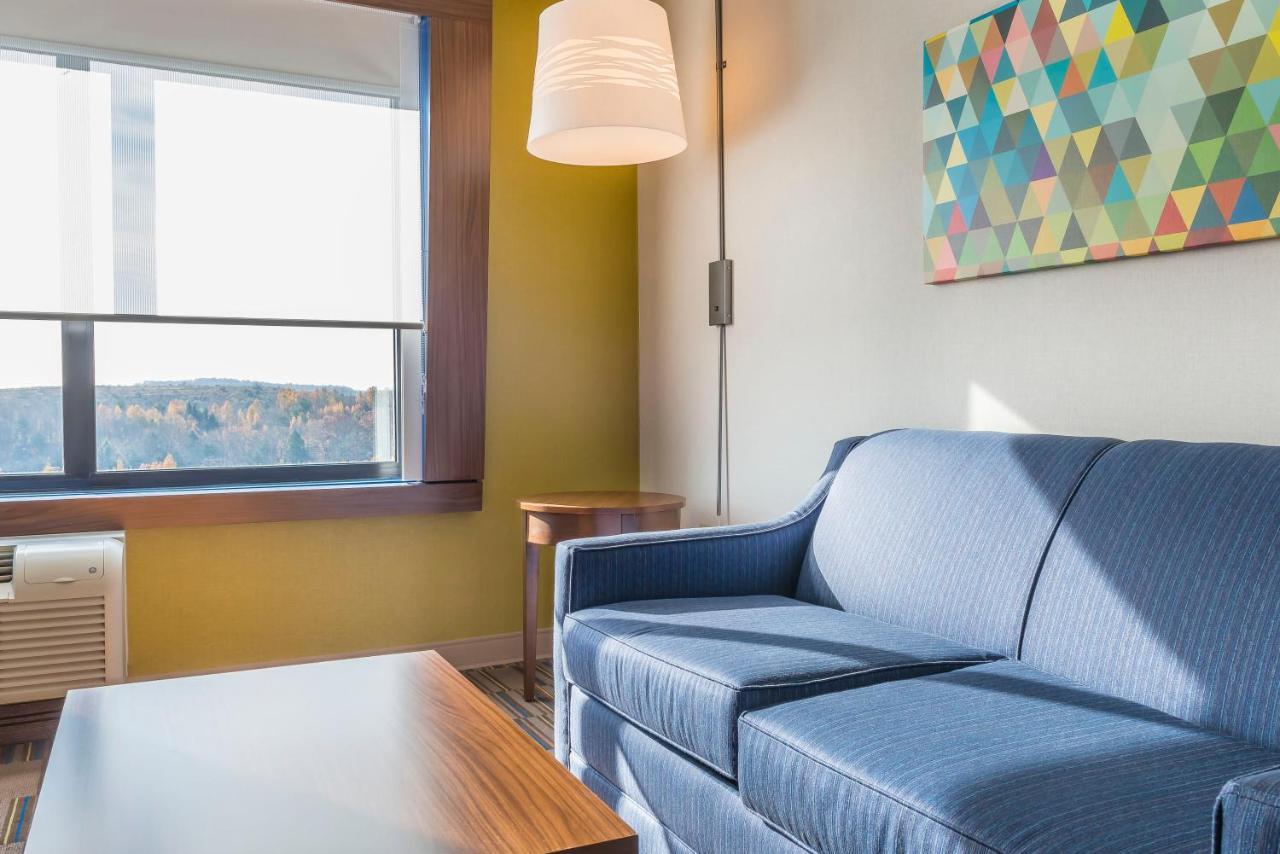 King Suite at Holiday Inn Express & Suites Clarion, an IHG Hotel