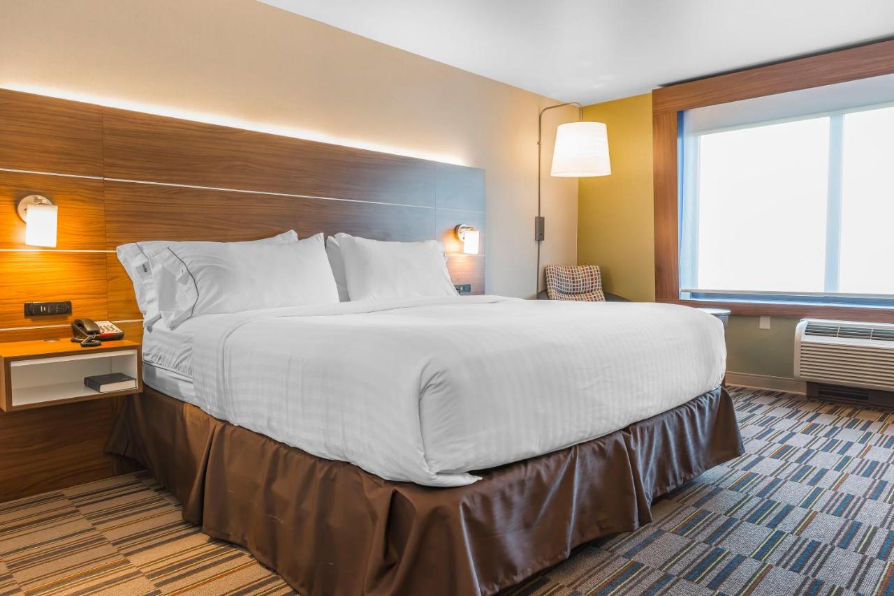 Superior King Room at Holiday Inn Express & Suites Clarion, an IHG Hotel