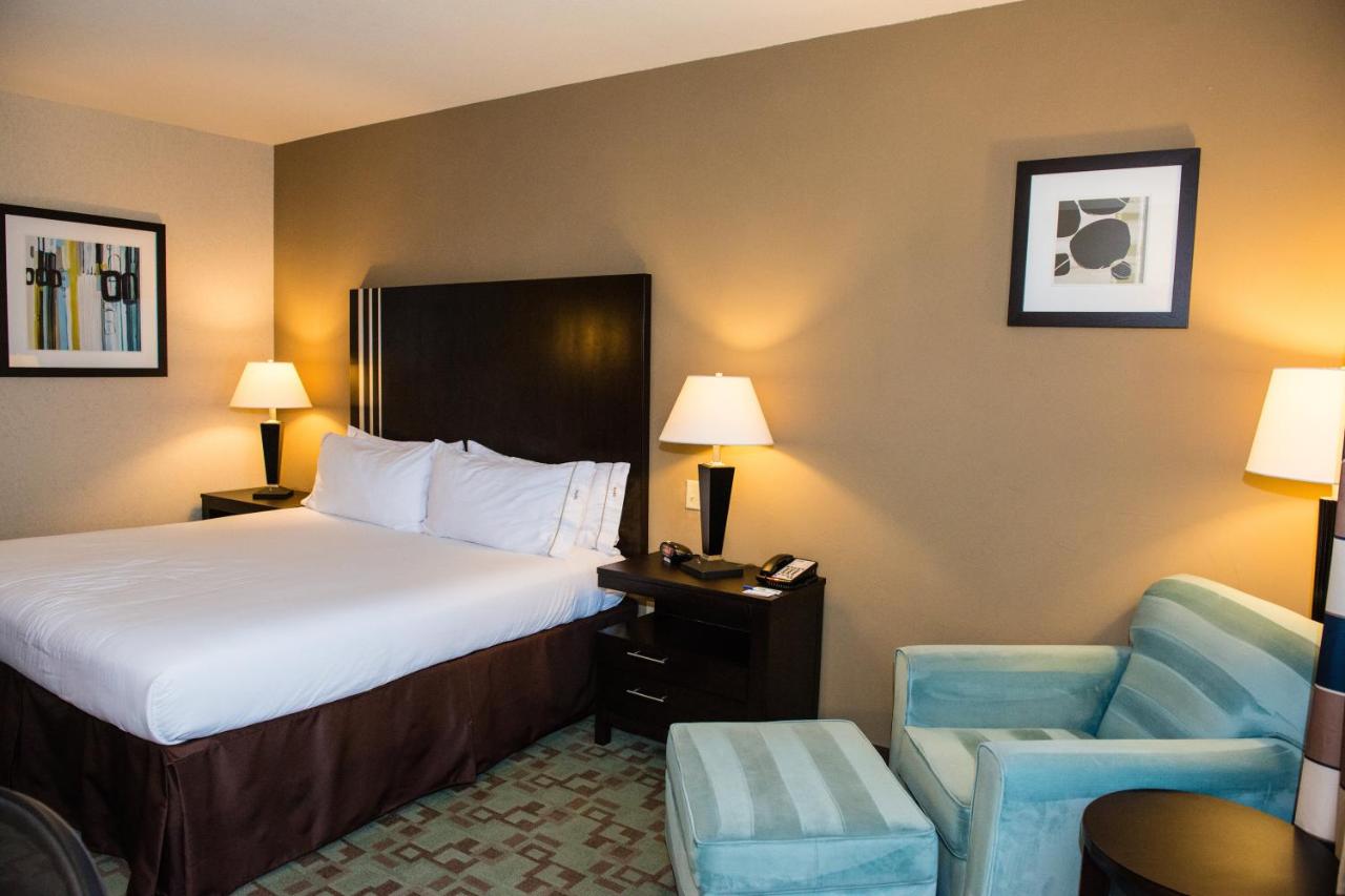 King Room at Holiday Inn Express & Suites Houston NW/Beltway 8 West Road by IHG