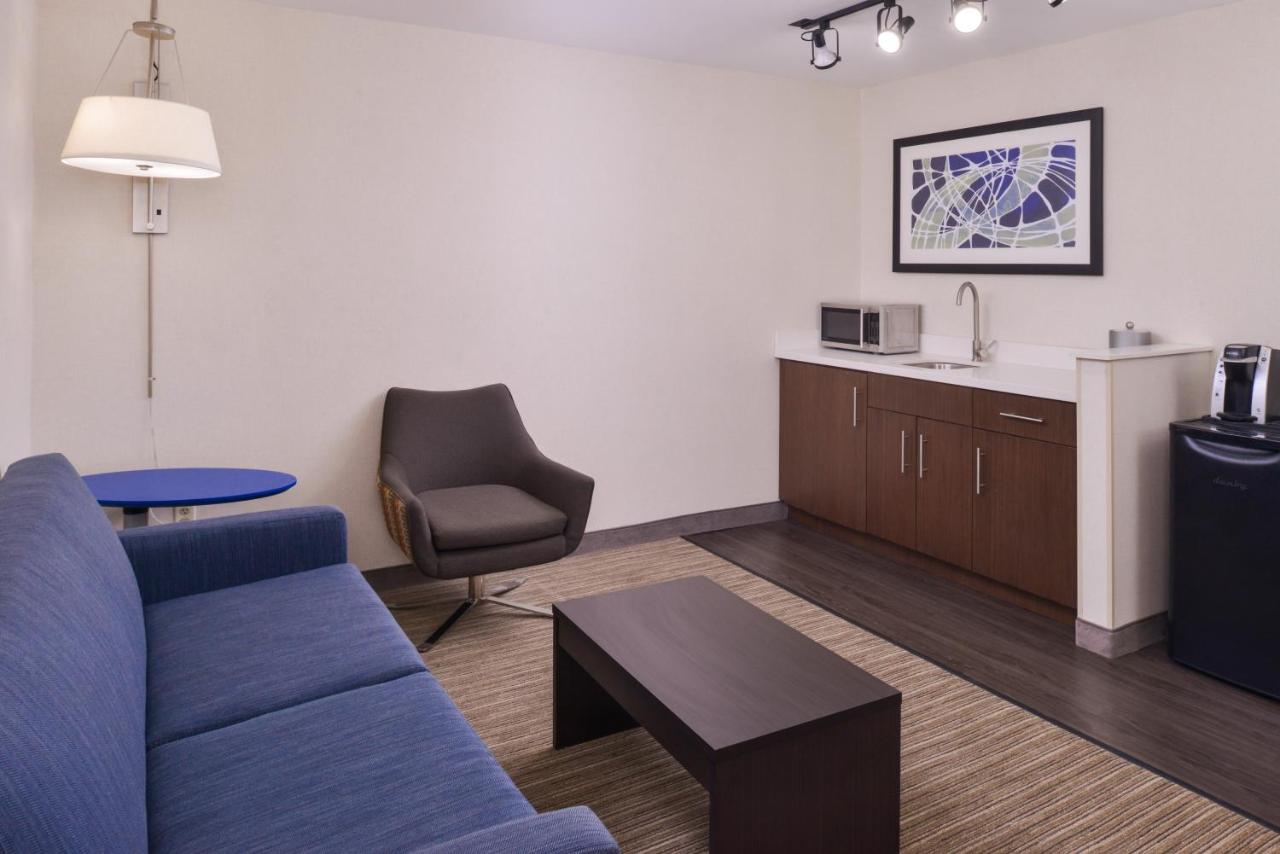 Queen Suite at Holiday Inn Express Southfield-Detroit, an IHG Hotel