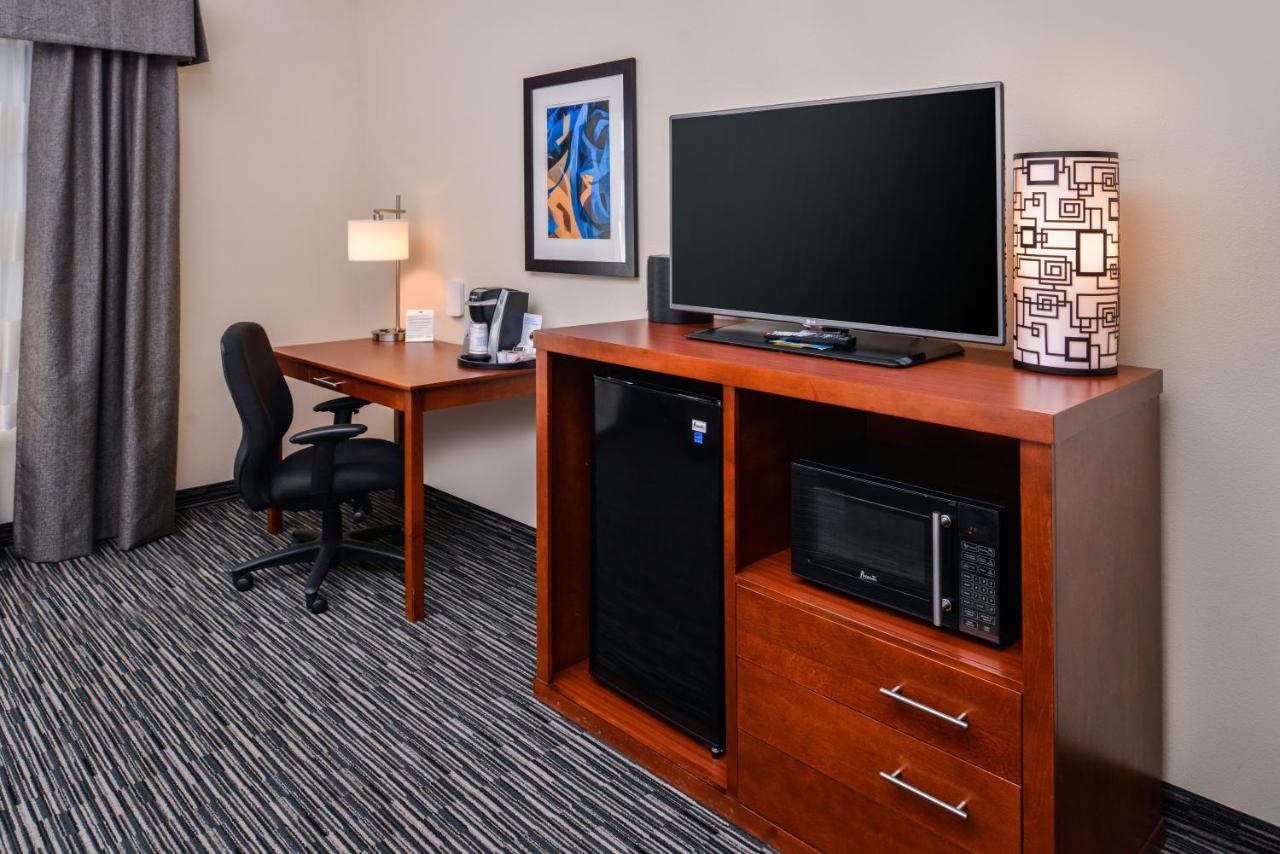 King Room at Holiday Inn Express & Suites York by IHG