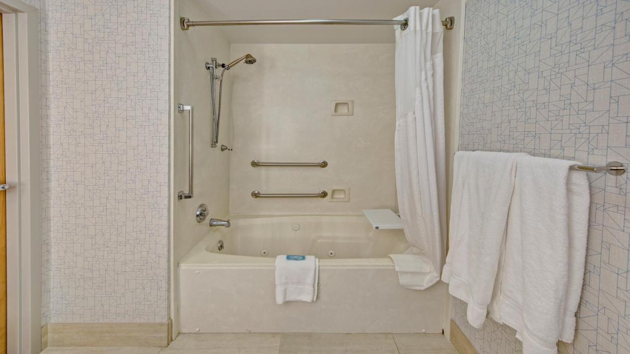 Suite - Mobility Access/Hearing Accessible at Holiday Inn Express & Suites London by IHG