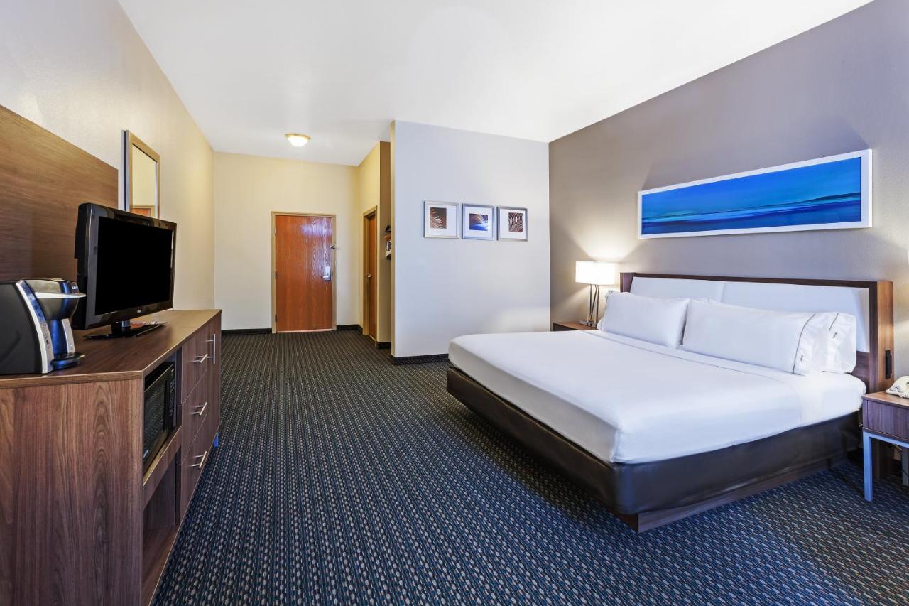  | Holiday Inn Express Hotel & Suites Pharr