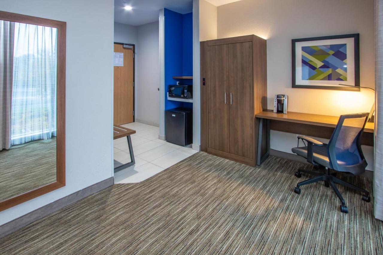 Suite - Mobility Access/Hearing Accessible at Holiday Inn Express Hotel & Suites Roseville-Galleria Area by IHG