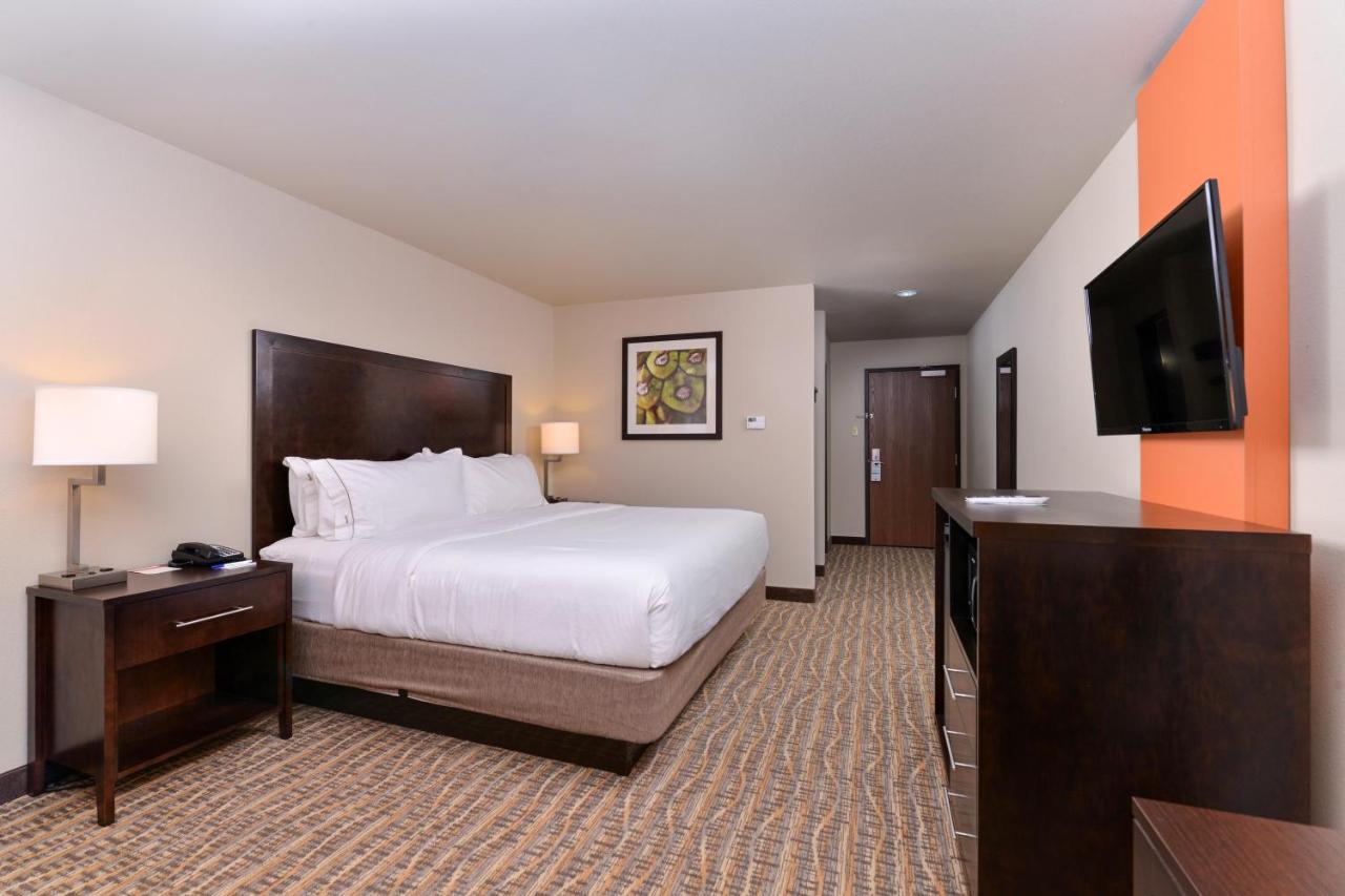 King Suite at Holiday Inn Express & Suites Houston NW - Tomball Area by IHG