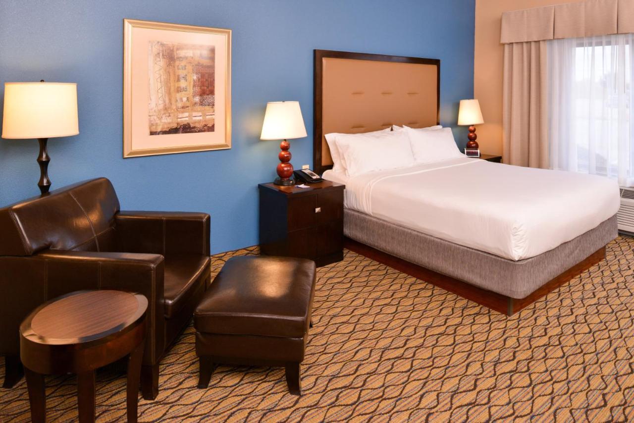 King Room at Holiday Inn Express & Suites Wichita Falls by IHG
