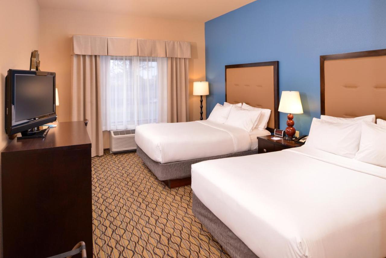 Queen Room with Two Queen Beds at Holiday Inn Express & Suites Wichita Falls by IHG