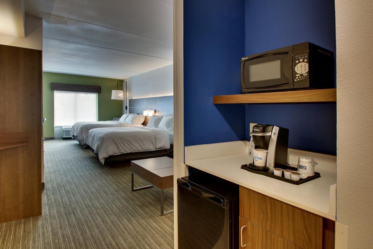 Queen Suite with Sofa Bed at Holiday Inn Express & Suites Jacksonville North-Fernandina by IHG