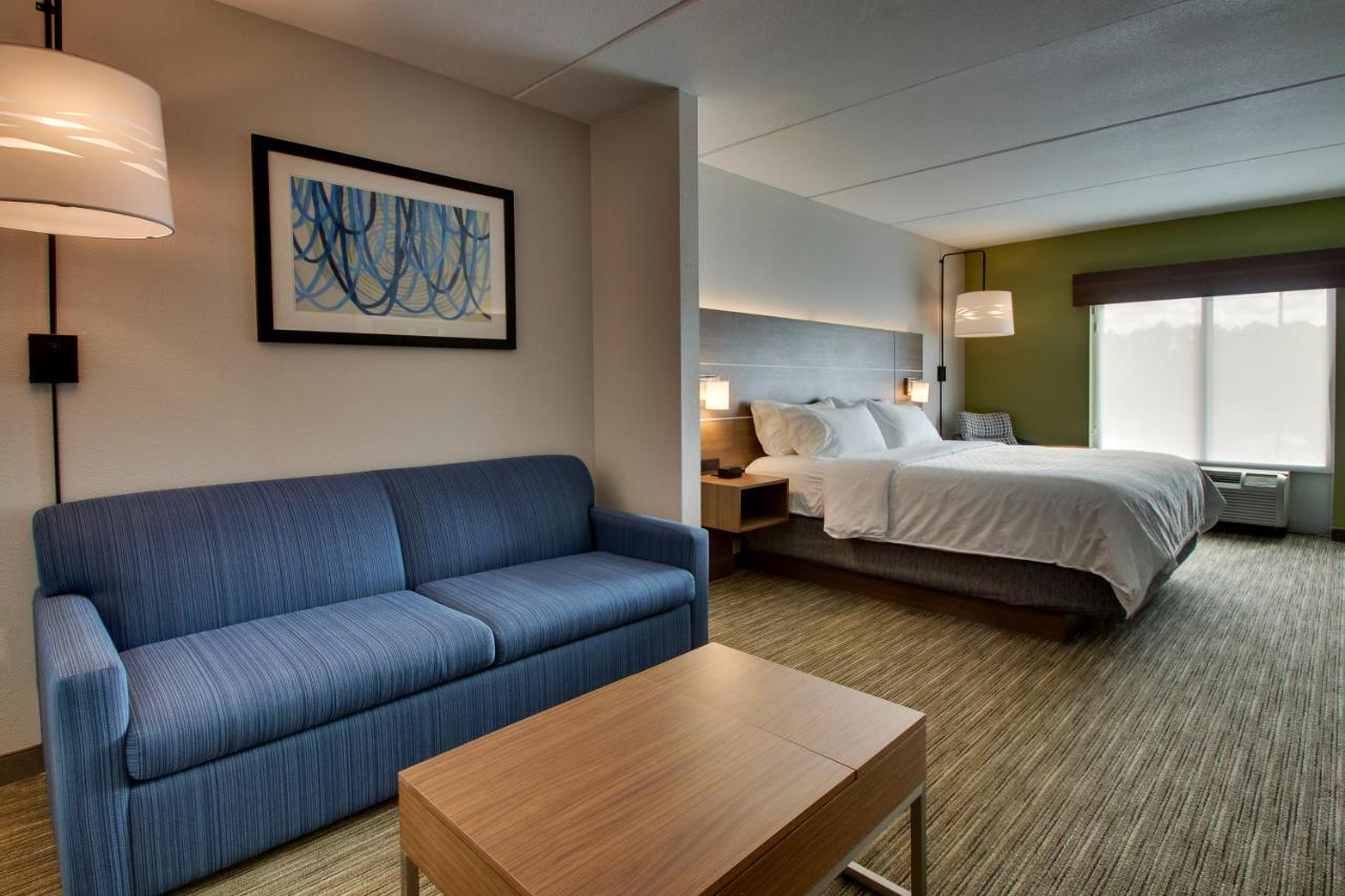 King Room at Holiday Inn Express & Suites Jacksonville North-Fernandina by IHG