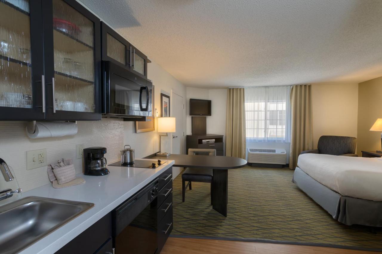 Queen Studio - Non-Smoking at Candlewood Suites Rogers / Bentonville by IHG