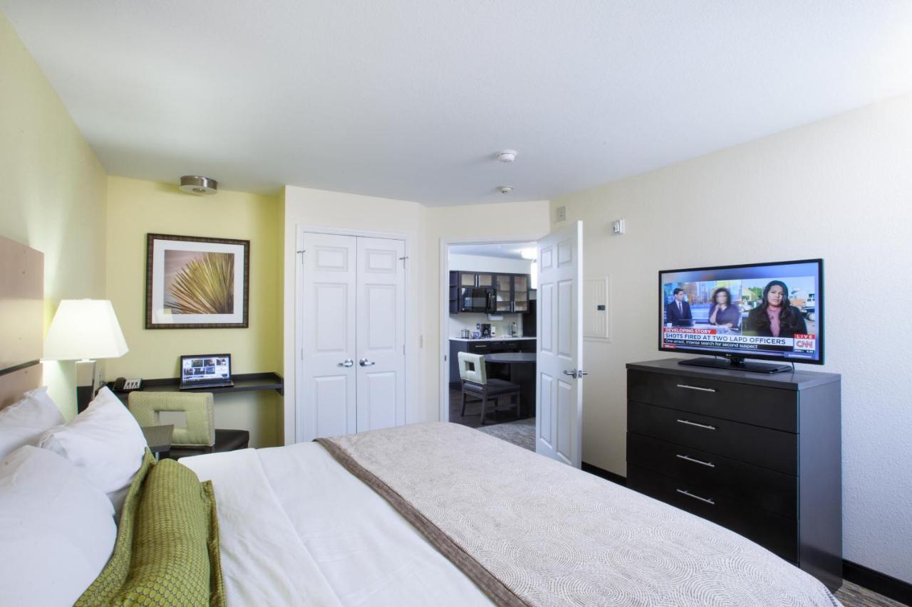 Studio King Suite Hear Accessible Roll In Shower - Non-Smoking at Candlewood Suites New Braunfels by IHG