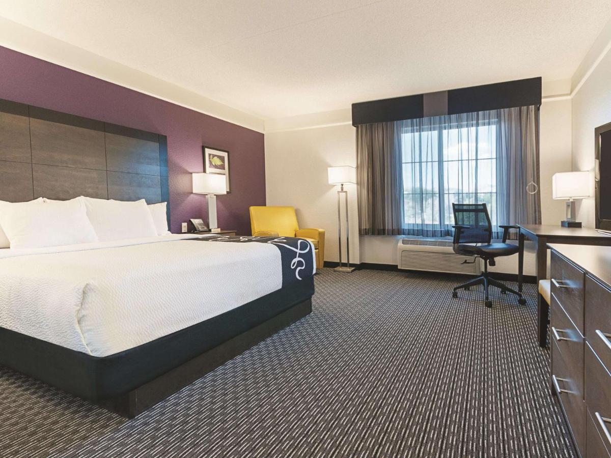 King Room with Bath Tub - Mobility Accessible/Non-Smoking at La Quinta Inn & Suites by Wyndham Grand Junction