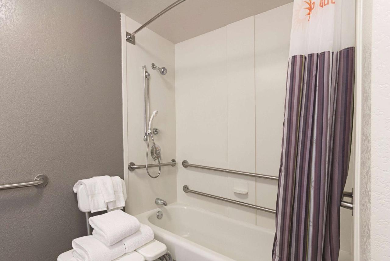 King Room with Bath Tub - Mobility Accessible/Non-Smoking at La Quinta Inn & Suites by Wyndham Grand Junction