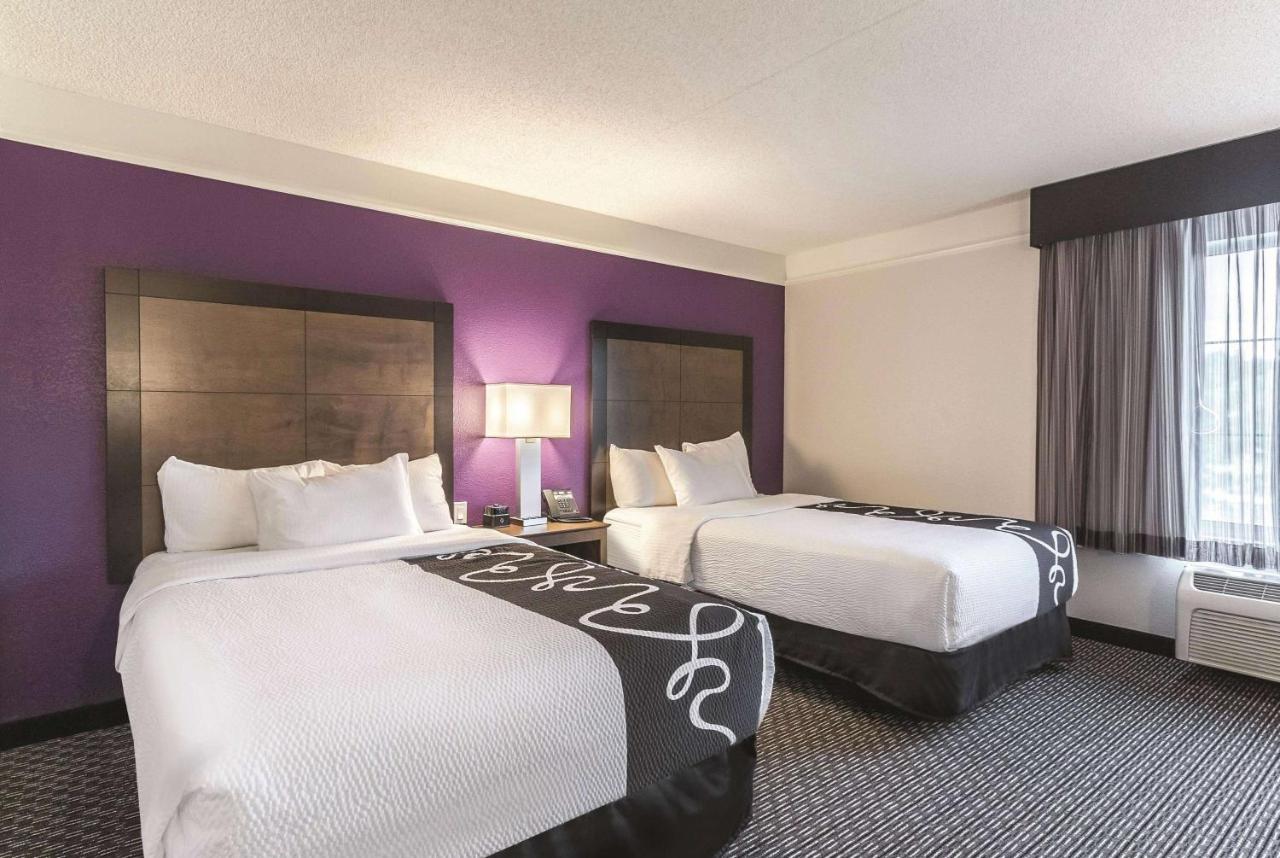 Double Room with Two Double Beds and Bath Tub - Mobility Accessible/Non-Smoking at La Quinta Inn & Suites by Wyndham Grand Junction