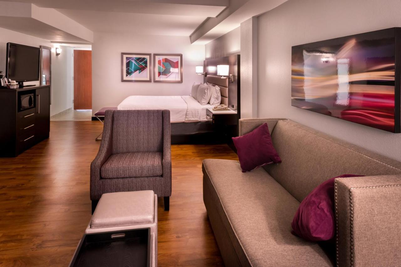 King Suite at Holiday Inn Hotel & Suites Beaumont Plaza (I-10 & Walden) by IHG
