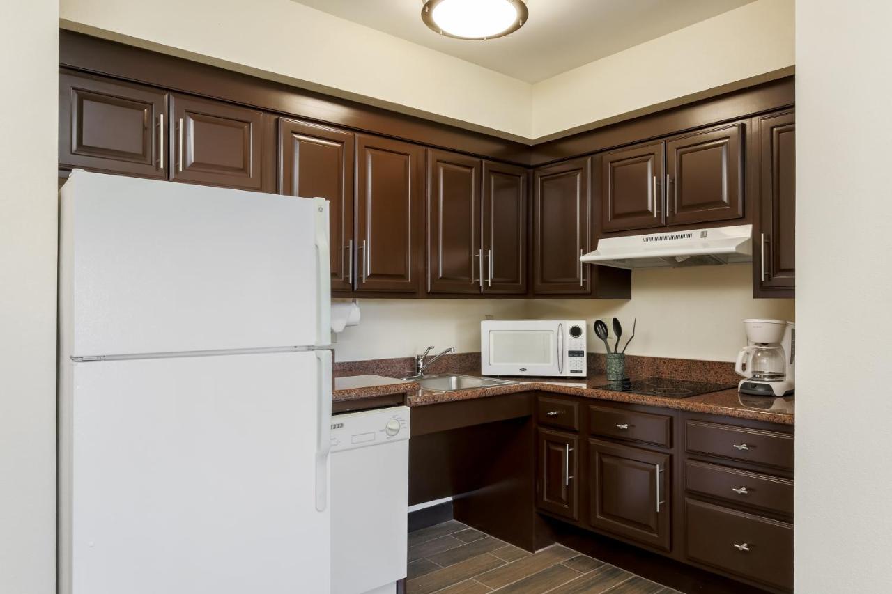 One-Bedroom Queen Suite - Disability Access/Non-Smoking at Staybridge Suites Philadelphia-Mt. Laurel by IHG