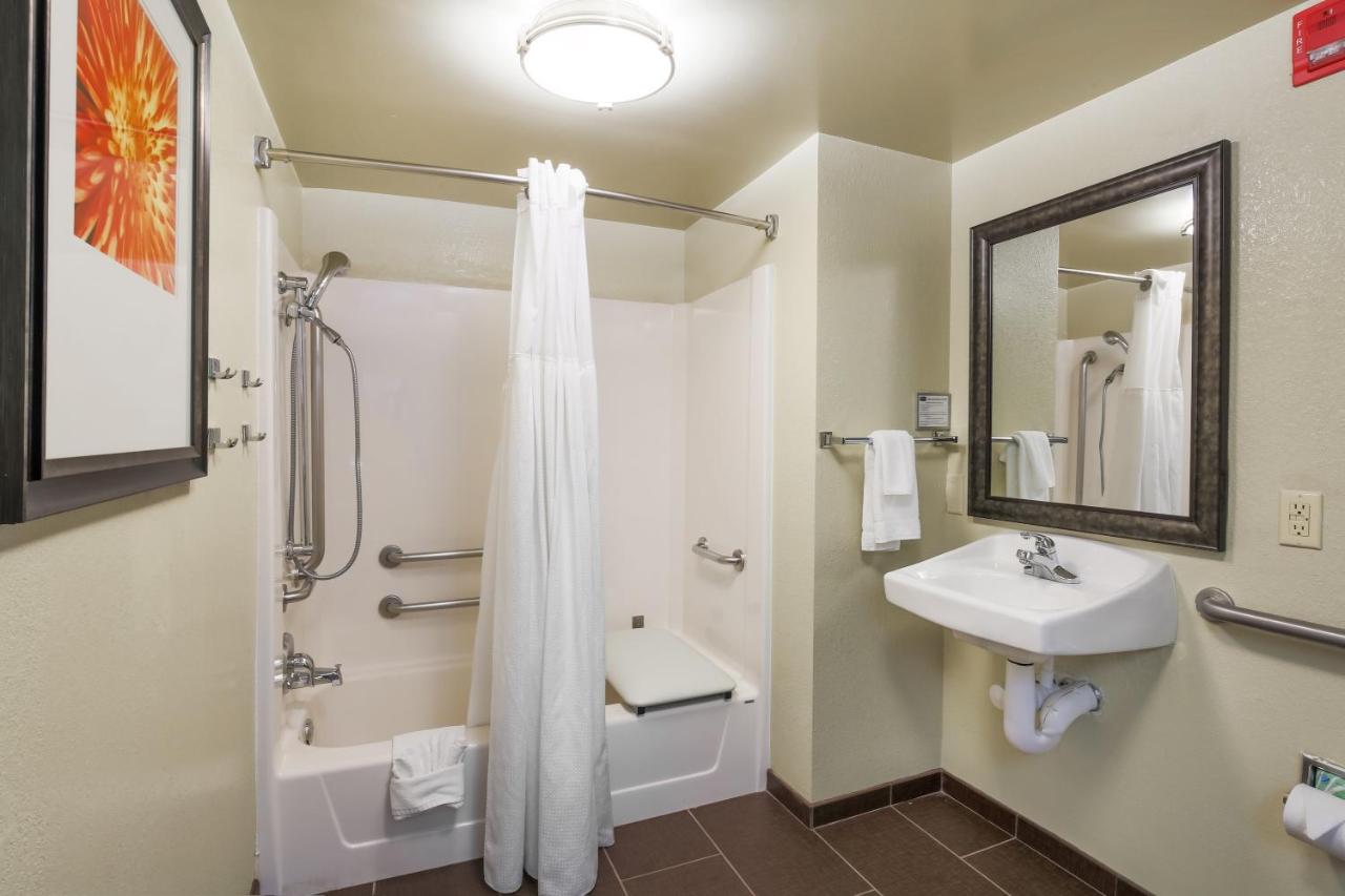 One-Bedroom Queen Suite - Disability Access/Non-Smoking at Staybridge Suites Philadelphia-Mt. Laurel by IHG